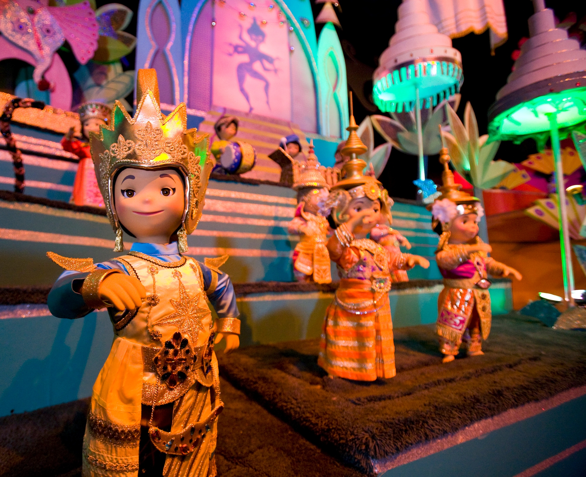 its a small world ride dolls