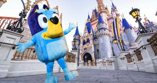 bluey-coming-to-the-parks-a-walk-with-the-mouse